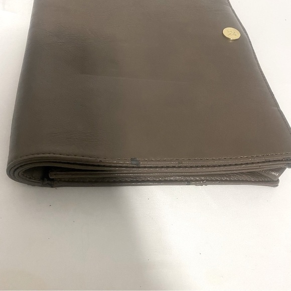 New York & Co Faux Leather Large Brown Clutch, Credit Card Slots & Can Hold IPad - Picture 6 of 12